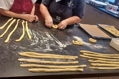 Gemeinsames Backen in der Tagespflege