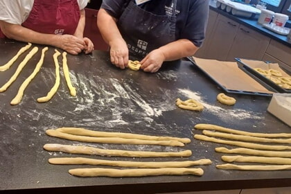 Gemeinsames Backen in der Tagespflege 