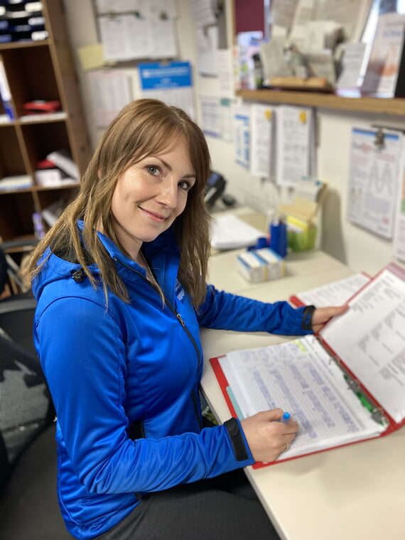 Lisa Herdecker arbeitet gerne bei der Sozialstation